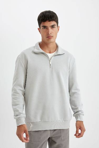 سويت شيرت بيزك قصة مريحة بياقة عالية