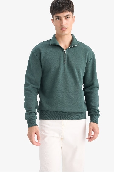 سويت شيرت تقيل قصة عادية بياقة عالية