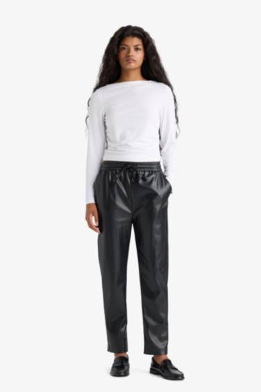 Джоггер брюки с карманами и высокой талией