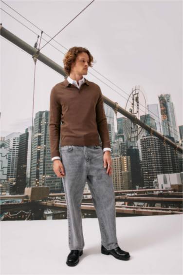 Пуловер приталенного кроя с поло воротником из трикотажа для мужчин