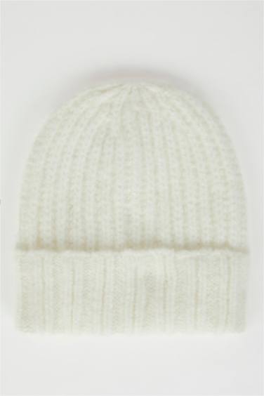 Woman Knitwear Beanie