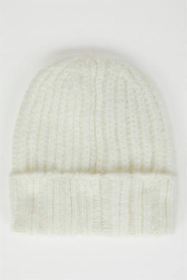 Woman Knitwear Beanie