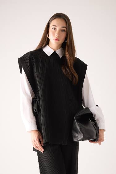 Regular Fit Crew Neck Vest