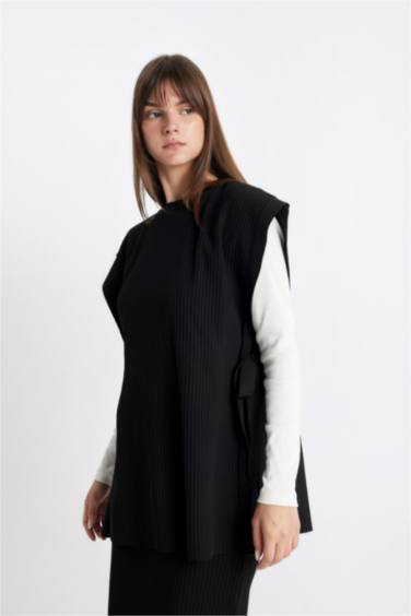 Regular Fit Crew Neck Vest