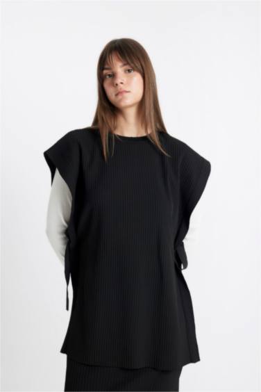 Regular Fit Crew Neck Vest