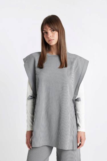 Pull sans manches basique en tricot à coupe régulière et col rond