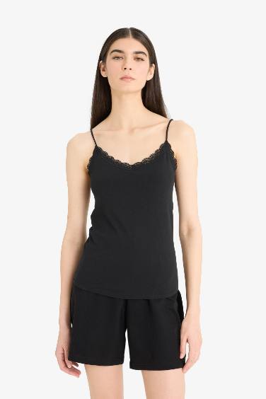 اندر شيرت قطن قصة عادية بحمالات ومفصل بالدانتيل من Fall in Love