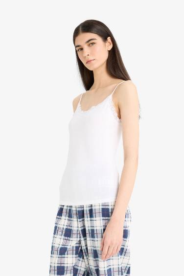 اندر شيرت قطن قصة عادية بحمالات ومفصل بالدانتيل من Fall in Love