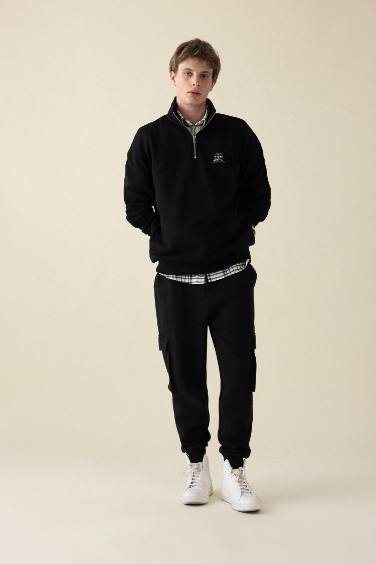 Regular Fit Flexible Leg Cargo Sweatpants