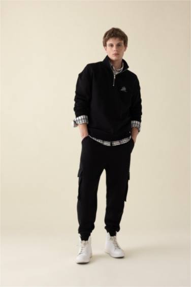 Regular Fit Flexible Leg Cargo Sweatpants