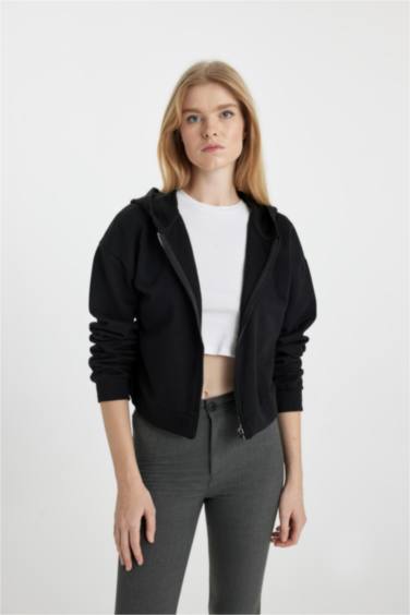 سويتر بقصة عادية من قماش سميك