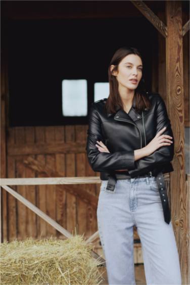 Su Geçirmez Crop Biker Ceket Suni Deri Kruvaze Yaka Fermuarlı Cepli Kemerli Mevsimlik