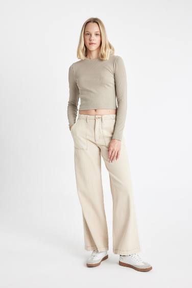 تي شيرت بيزك كم طويل سليم فيت مضلع برقبة مستديرة