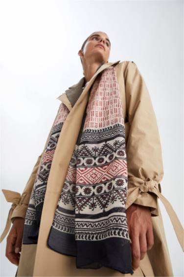 Женская шаль с этническим принтом