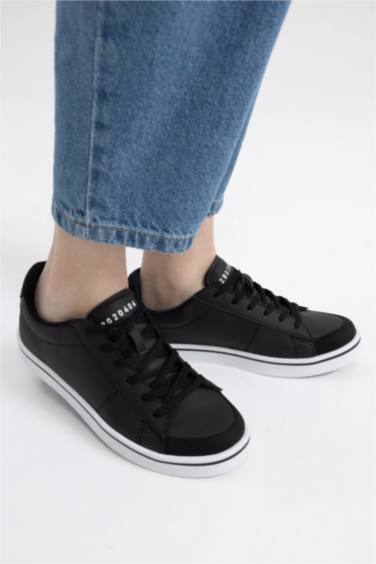 Әйелдерге кроссовка