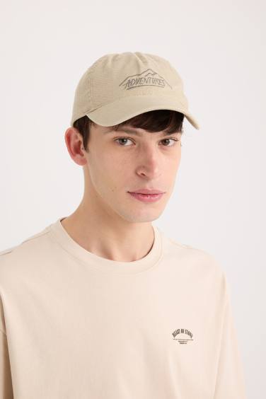 Casquette en jean brodée pour homme