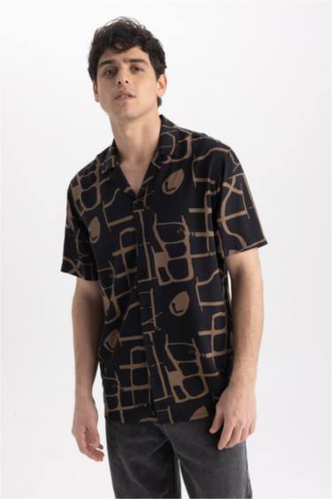 Рубашка стандартного кроя с принтом с коротким рукавом