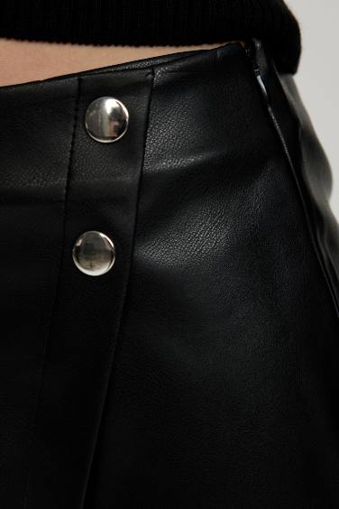 Regular Fit Normal Waist Shorts