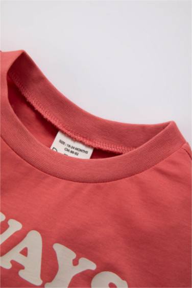 تيشيرت ولادي بطباعة الشعار وقصة عادية