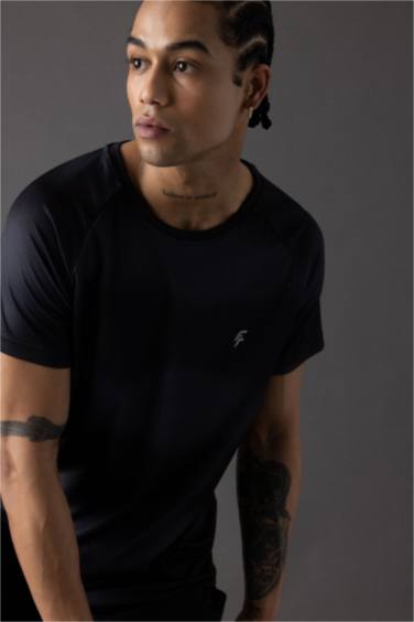 تيشيرت نص ردن رياضي محبوك سليم فيت من DeFactoFit