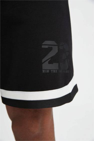 شورت بقصة عادية بجيب مزدوج