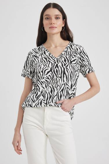 Traditional Regular Fit V Neck Zebra Patterned Short Sleeve T-Shirt