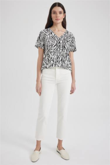 تي شيرت زيبرا نص كم بقصة عادية برقبة V