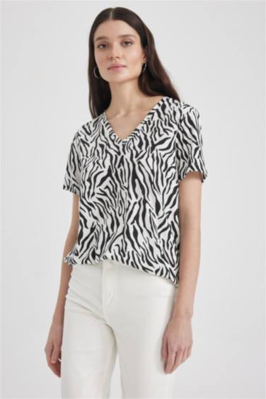 تي شيرت زيبرا نص كم بقصة عادية برقبة V