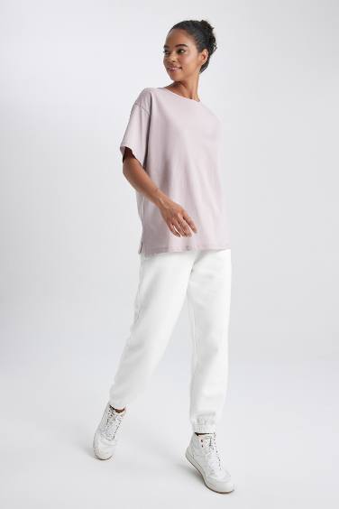 تيشيرت رياضي ممشط بطبعة شعار قصة مريحة