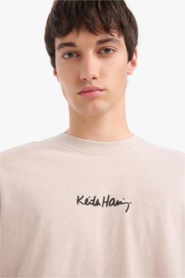 تيشيرت نص ردن قصة مريحة بياخة مستديرة بطبعة شعار من كيث هارينج