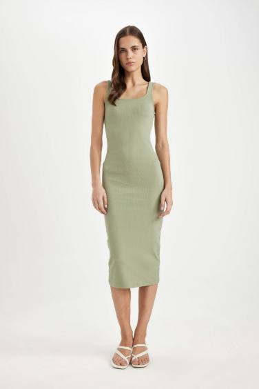 فستان ميدي نص ردن مضلع بوديكون بياخة مربعة بدون ردن