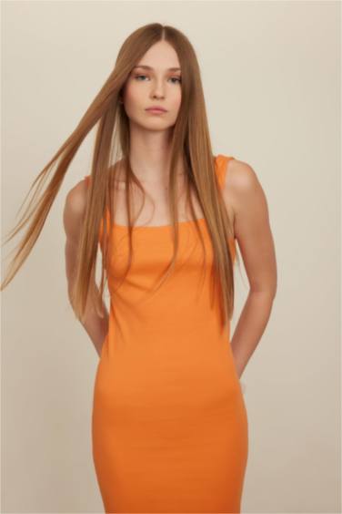 فستان ميدي بدون ردن مضلع بوديكون بياخة مربعة