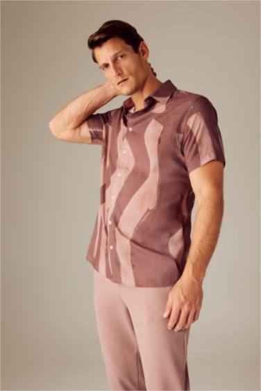 Рубашка приталенного кроя с принтом