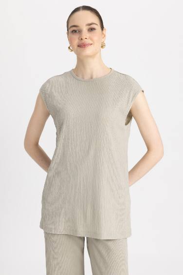 Regular Fit Crew Neck Sleeveless Tunic