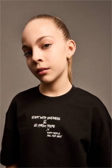 Комплект: Футболка с круглым вырезом и принтом, спортивные брюки на резинке для девочек