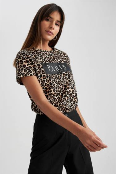 T-Shirt à Manches Courtes et Col rond imprimé Léopard coupe régulière