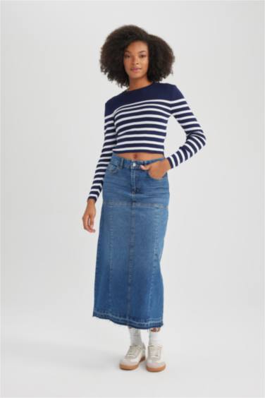 بلوفر مخطط سليم فيت بياقة مستديرة