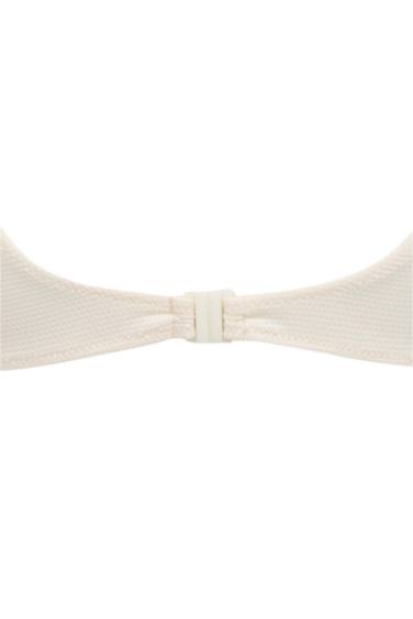 بيكيني توب قصة عادية من Fall In Love