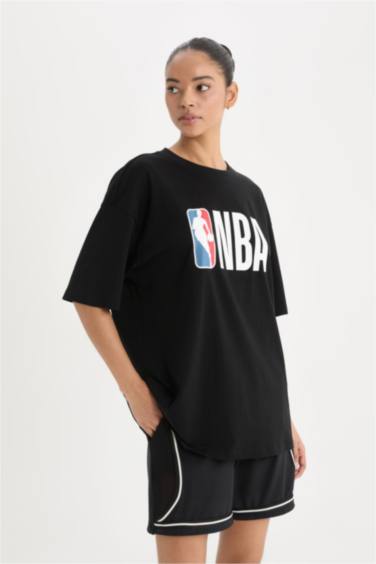 Boxy Fit футболка с коротким рукавом и круглым вырезом с логотипом NBA от DeFactoFit