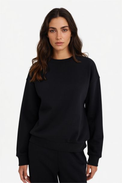 سويت شيرت عادي قصة مريحة برقبة مستديرة