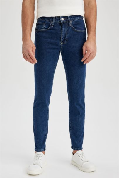 Джинсы Slim Tapered Fit приталенного кроя со средней талией