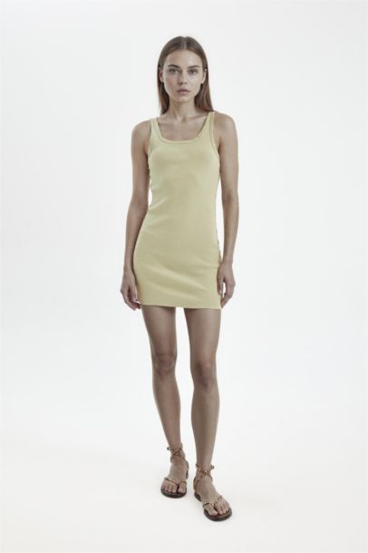 فستان قصير مضلع بحمالات بوديكون برقبة مستديرة