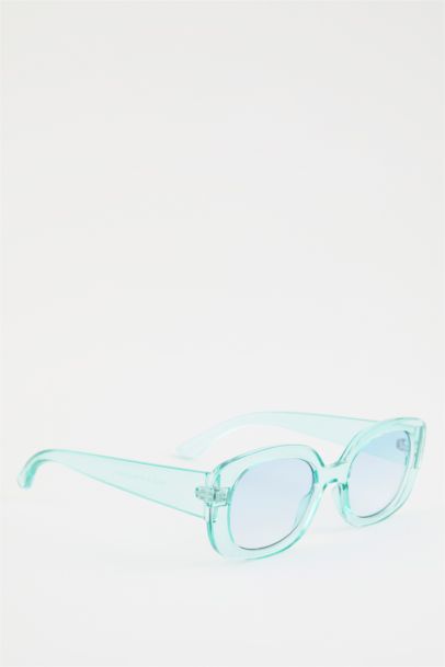 Woman Round Sunglasses