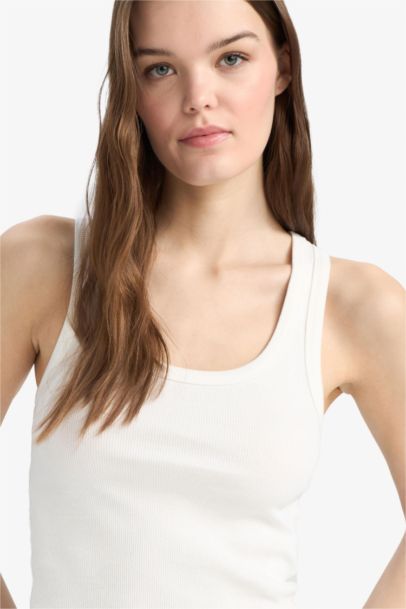 أندر شيرت مضلع سليم فيت بياقة U