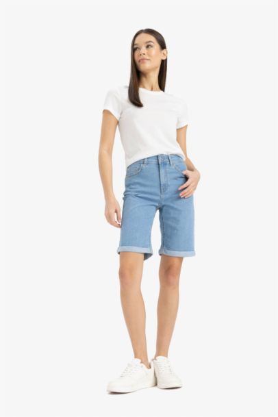 Джинсовые бермуды с манжетами на нормальной талии
