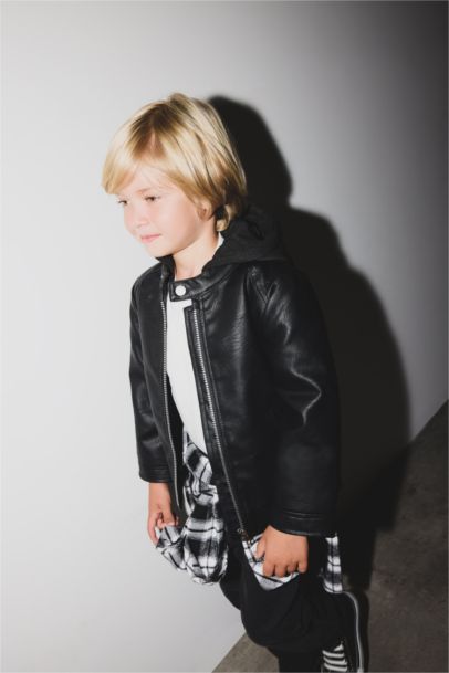 Kapüşonlu Pelüş Astar Fermuarlı Suni Deri Ceket Erkek Bebek