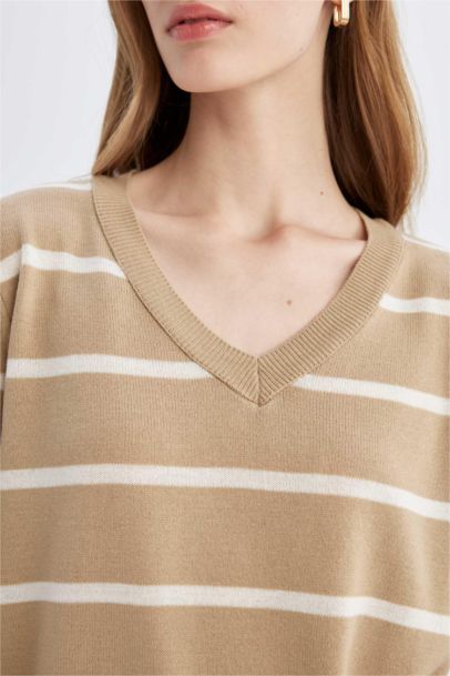Relax Fit V Yaka Yumuşak Dokulu Çizgili Triko Kazak