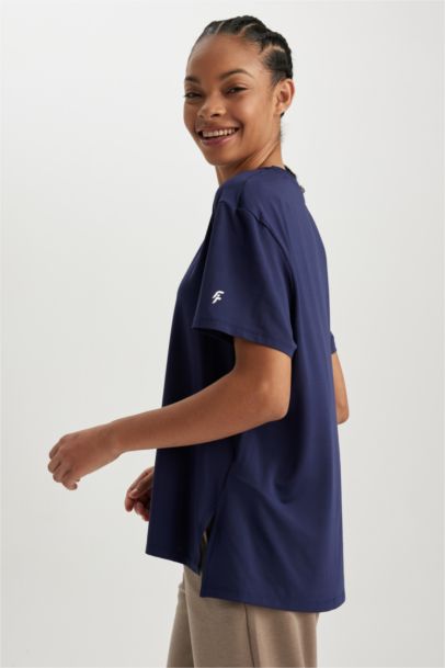 تيشيرت قصة مريحة برقبة مستديرة