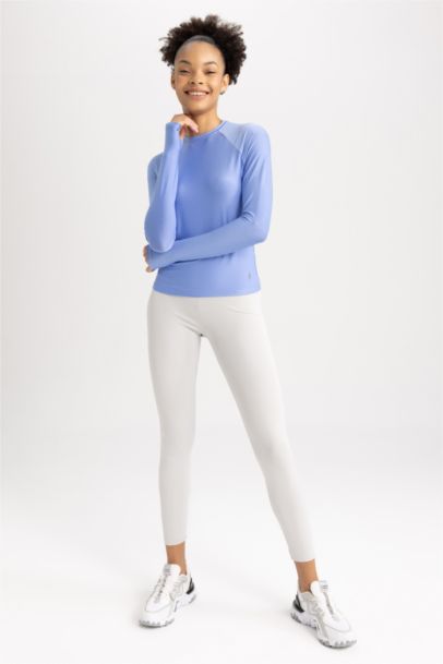 تي شيرت كم طويل قصة عادية بياقة مستديرة