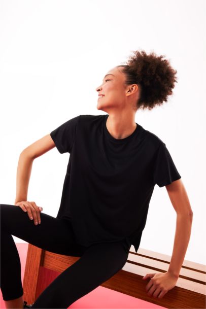 تيشيرت ممشط قصة عادية برقبة مستديرة